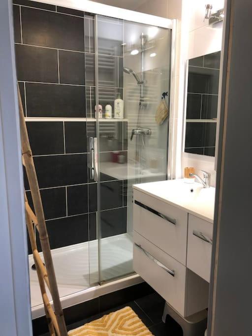 Appartement En Duplex Avec Parking Et Jardinet Bourges Dış mekan fotoğraf
