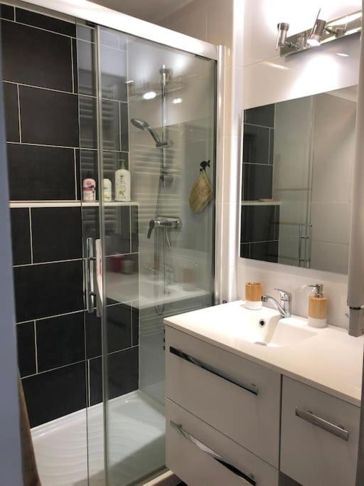Appartement En Duplex Avec Parking Et Jardinet Bourges Dış mekan fotoğraf