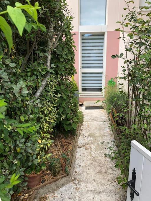 Appartement En Duplex Avec Parking Et Jardinet Bourges Dış mekan fotoğraf