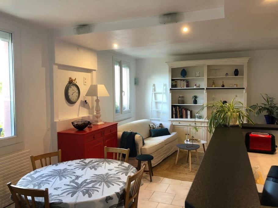Appartement En Duplex Avec Parking Et Jardinet Bourges Dış mekan fotoğraf